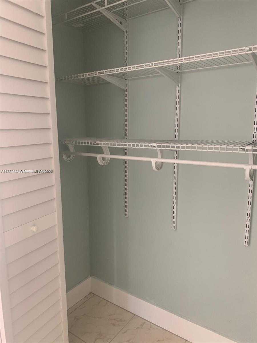 Small Image of 4011 Meridian Ave, Miami Beach, FL 33140, USA Number 11