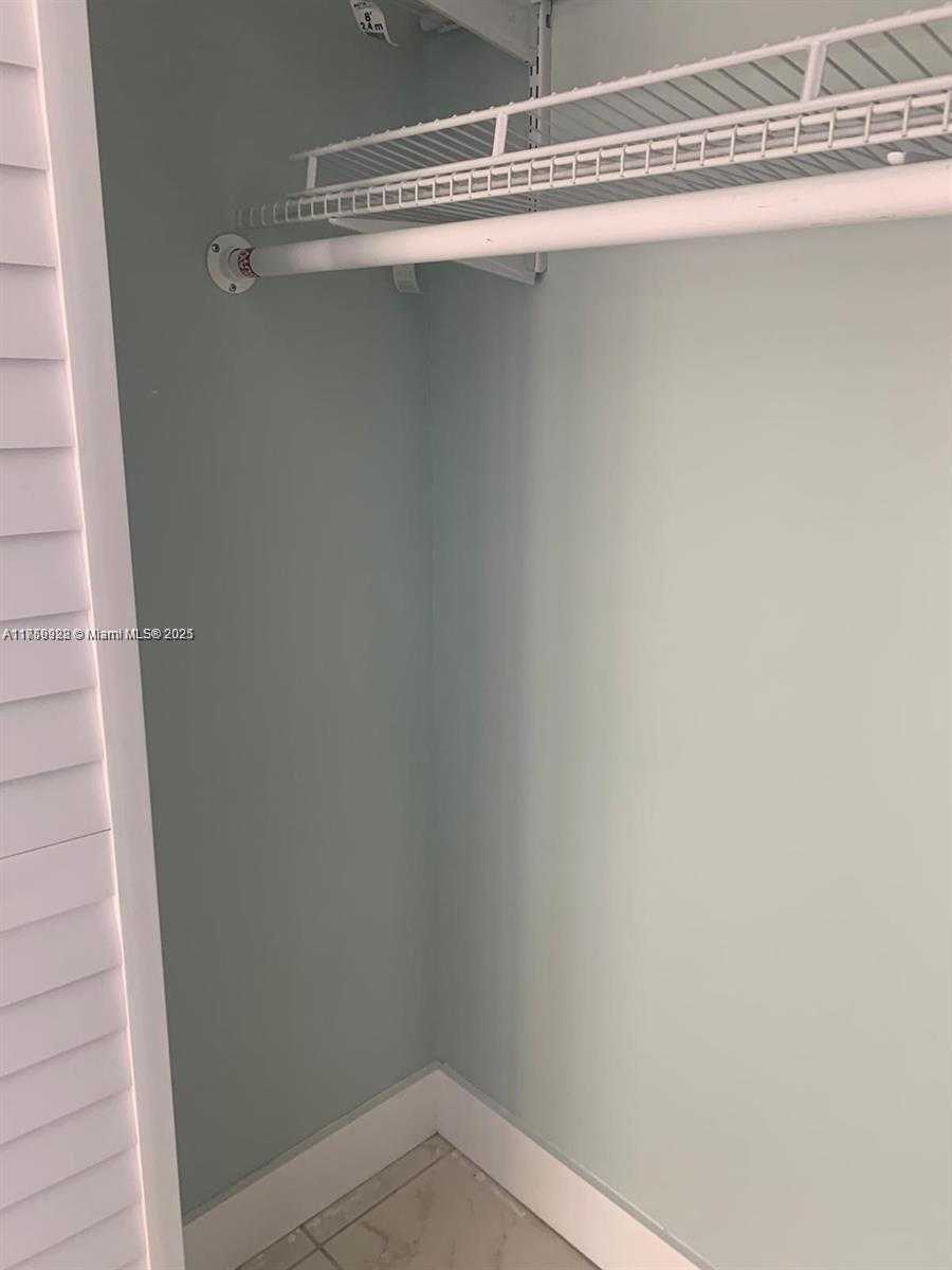 Small Image of 4011 Meridian Ave, Miami Beach, FL 33140, USA Number 13