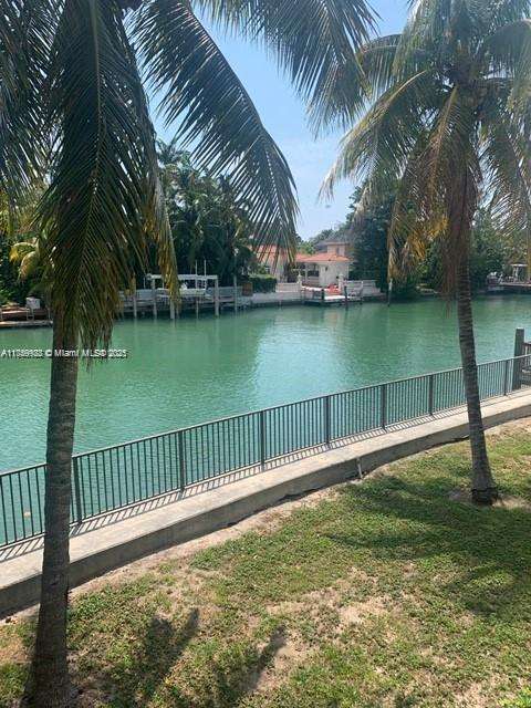 Small Image of 4011 Meridian Ave, Miami Beach, FL 33140, USA Number 4
