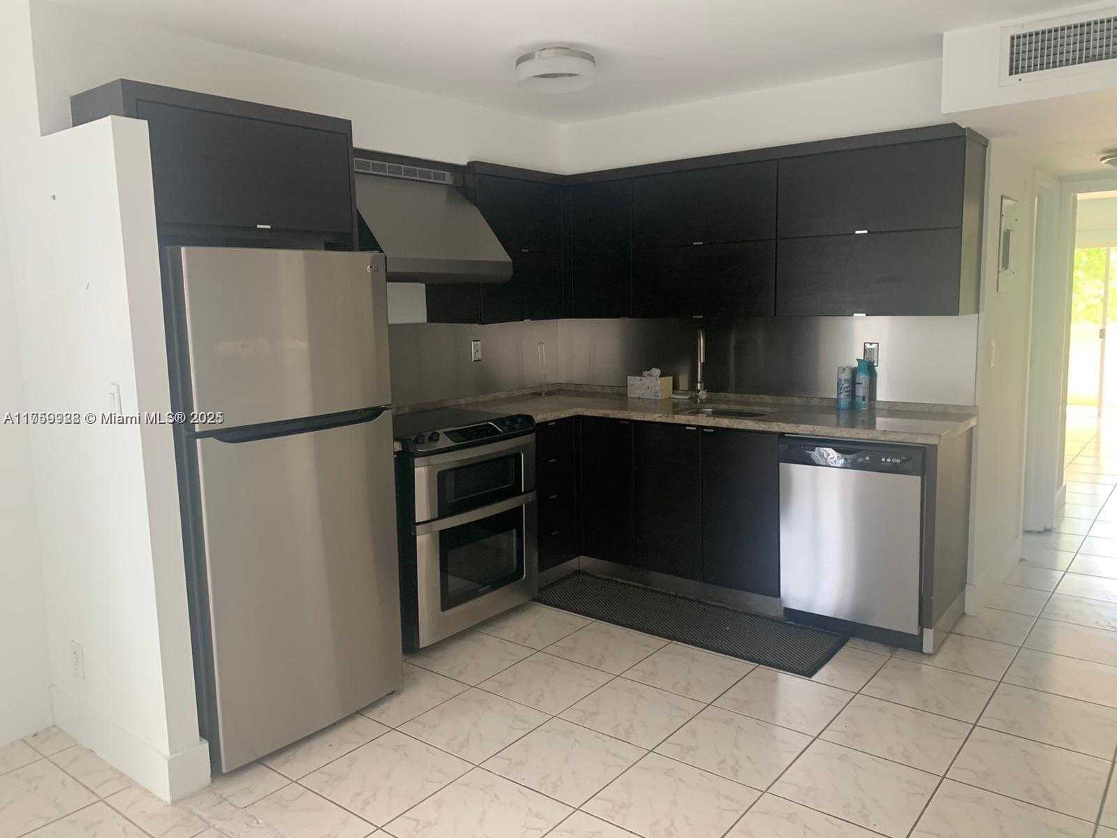 Small Image of 4011 Meridian Ave, Miami Beach, FL 33140, USA Number 6