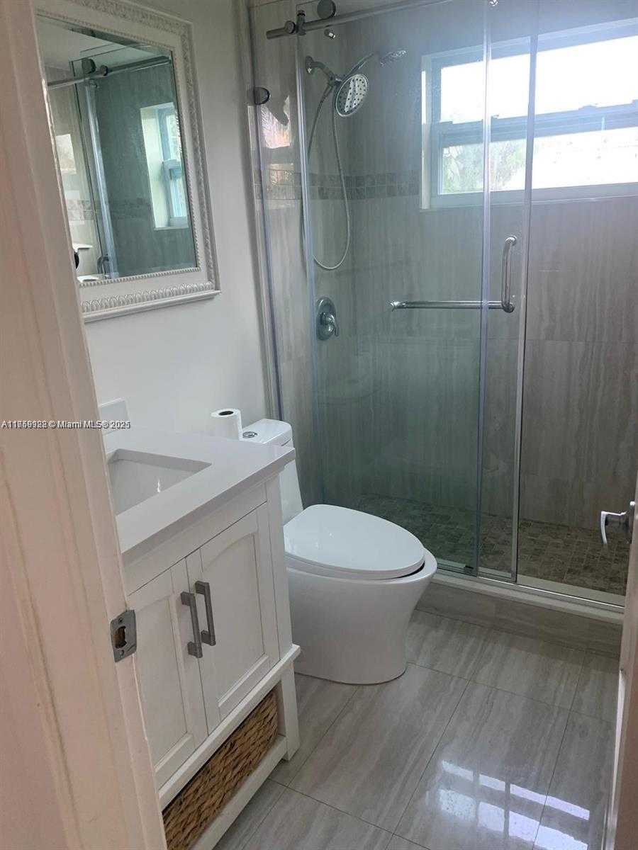 Small Image of 4011 Meridian Ave, Miami Beach, FL 33140, USA Number 9