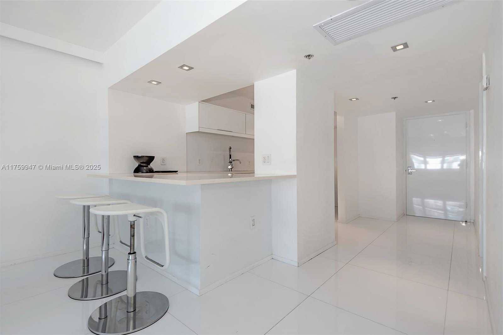 Small Image of 100 LINCOLN RD #839, Miami Beach Number 2