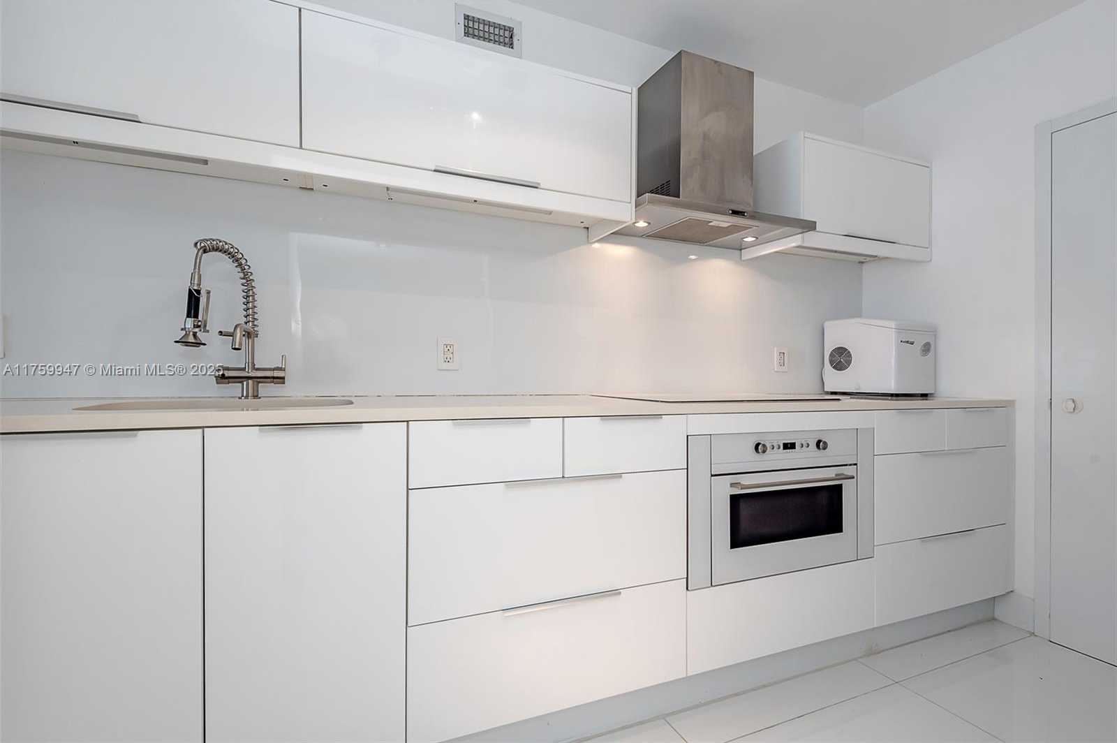 Small Image of 100 LINCOLN RD #839, Miami Beach Number 4