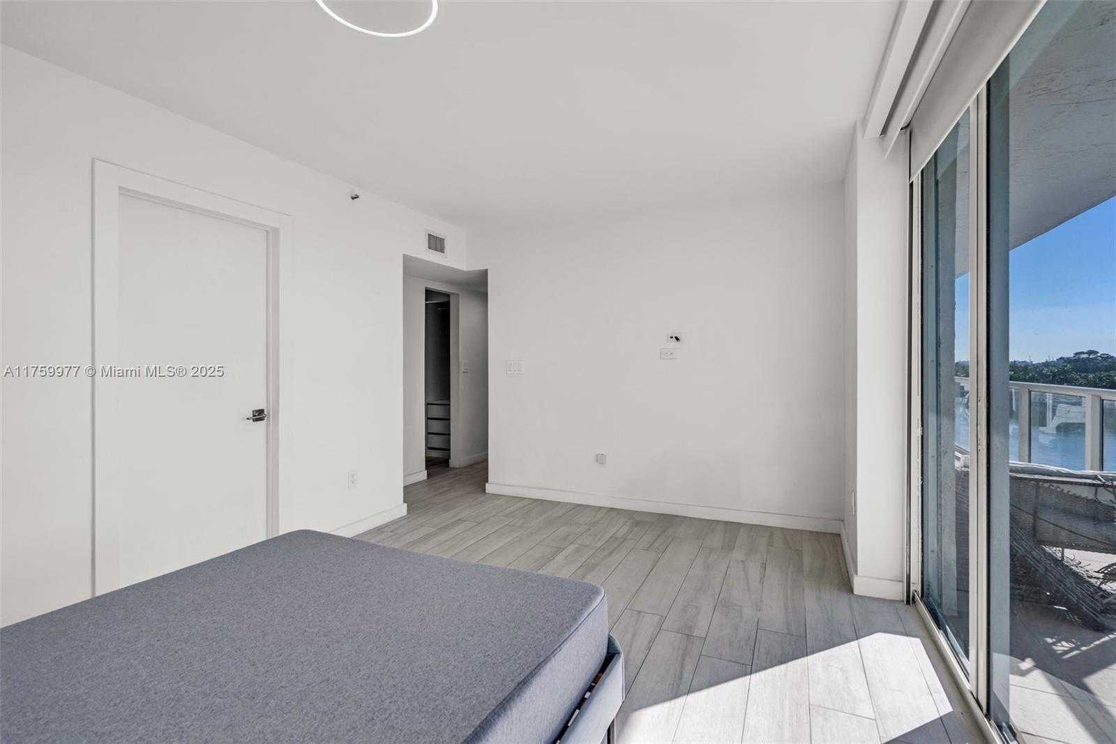 Small Image of 5900 COLLINS AVE #705, Miami Beach Number 28
