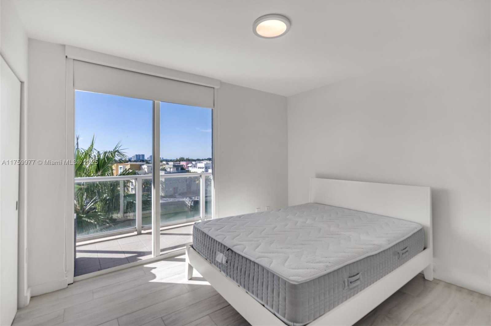 Small Image of 5900 COLLINS AVE #705, Miami Beach Number 31