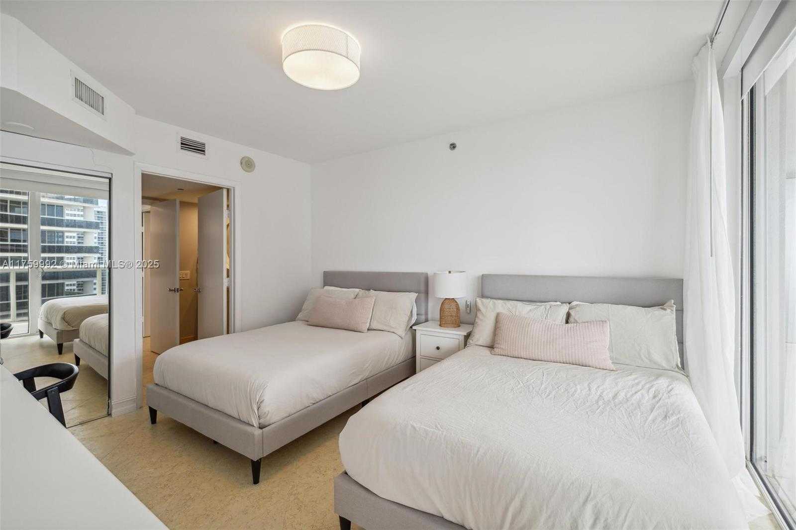 Small Image of 1830 SOUTH OCEAN DR #1506, Hallandale Beach Number 20
