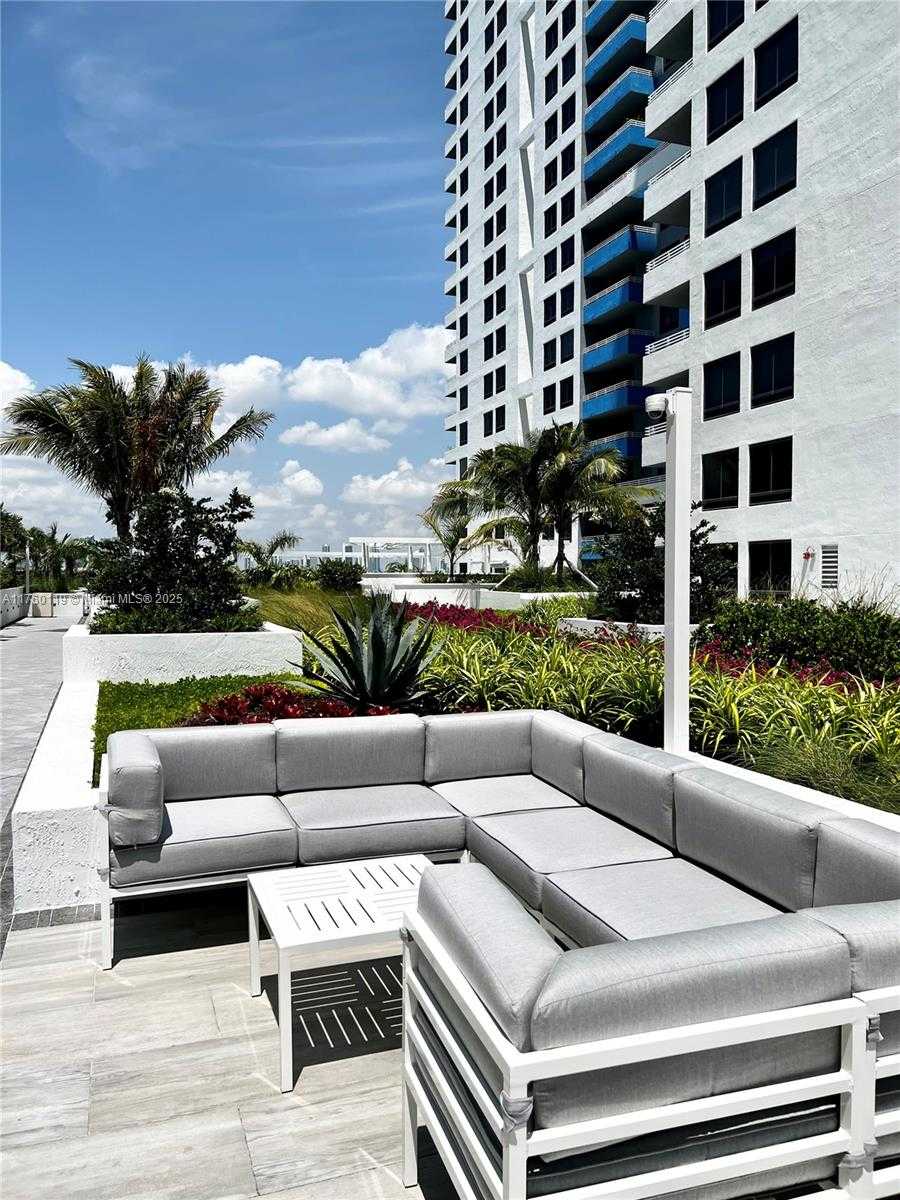 Small Image of 1330 WEST AVE #3604, Miami Beach Number 14