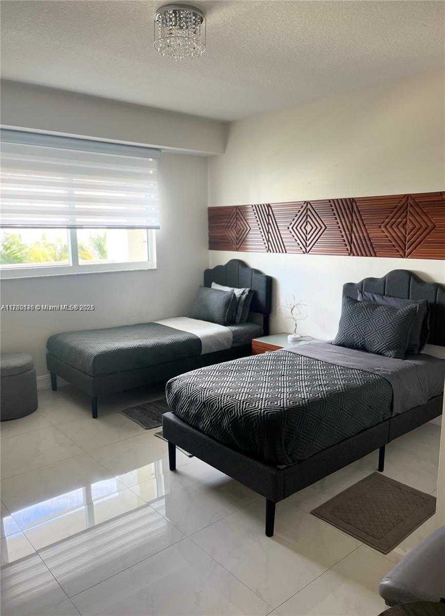 Small Image of 18100 NORTH BAY RD #504, Sunny Isles Beach Number 13