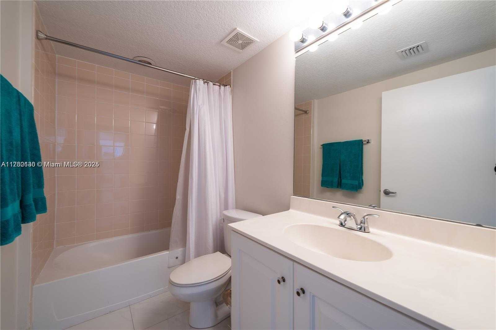 Small Image of 18100 NORTH BAY RD #504, Sunny Isles Beach Number 16