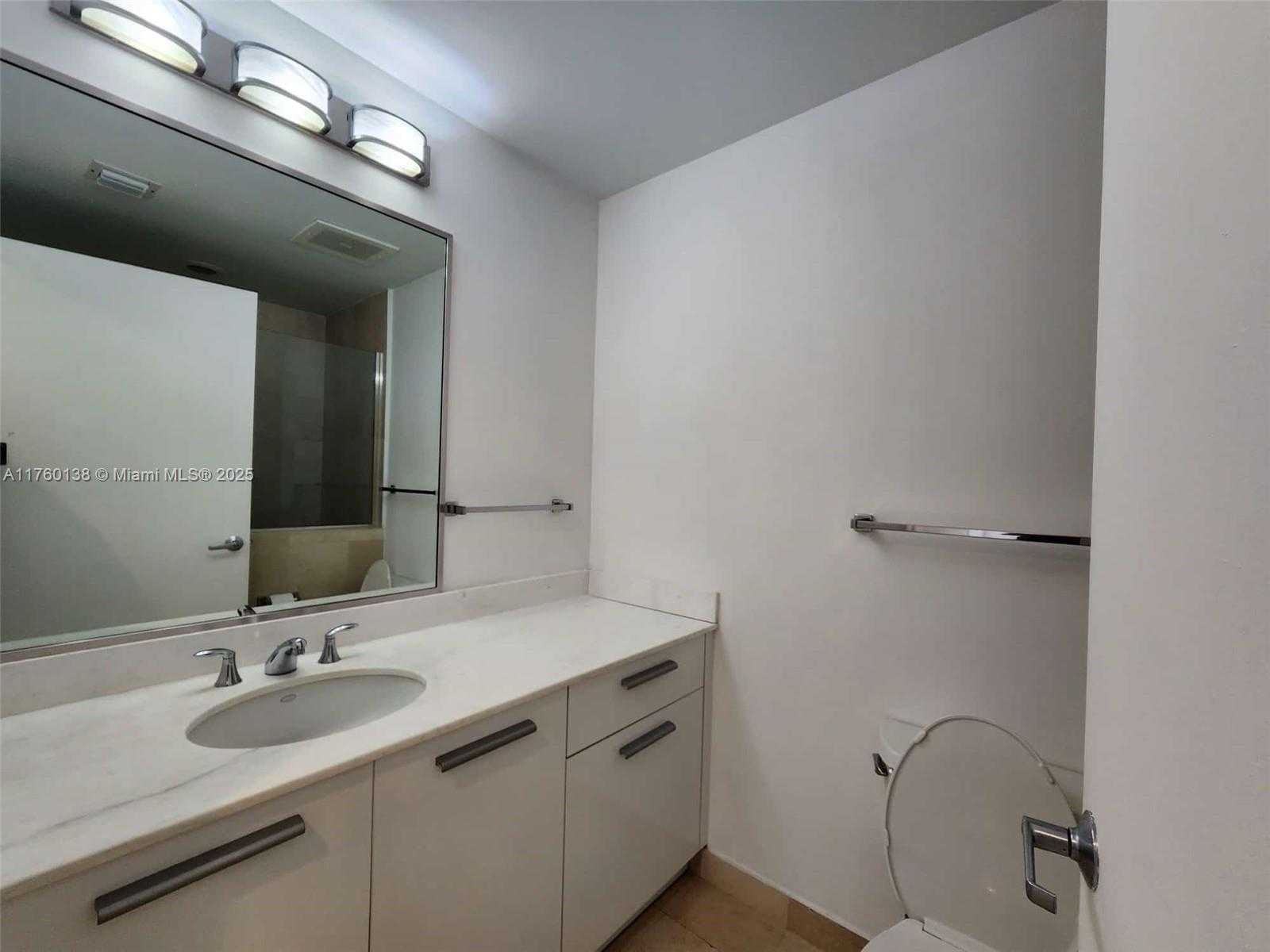 Small Image of 1060 BRICKELL AVE #2007, Miami Number 12