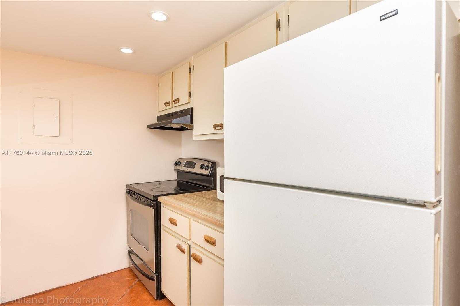 Small Image of 7601 EAST TREASURE DR #2206, North Bay Village Number 11