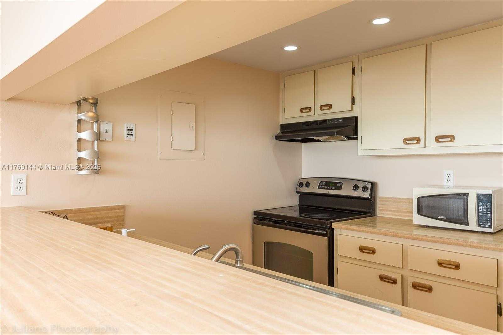 Small Image of 7601 EAST TREASURE DR #2206, North Bay Village Number 12