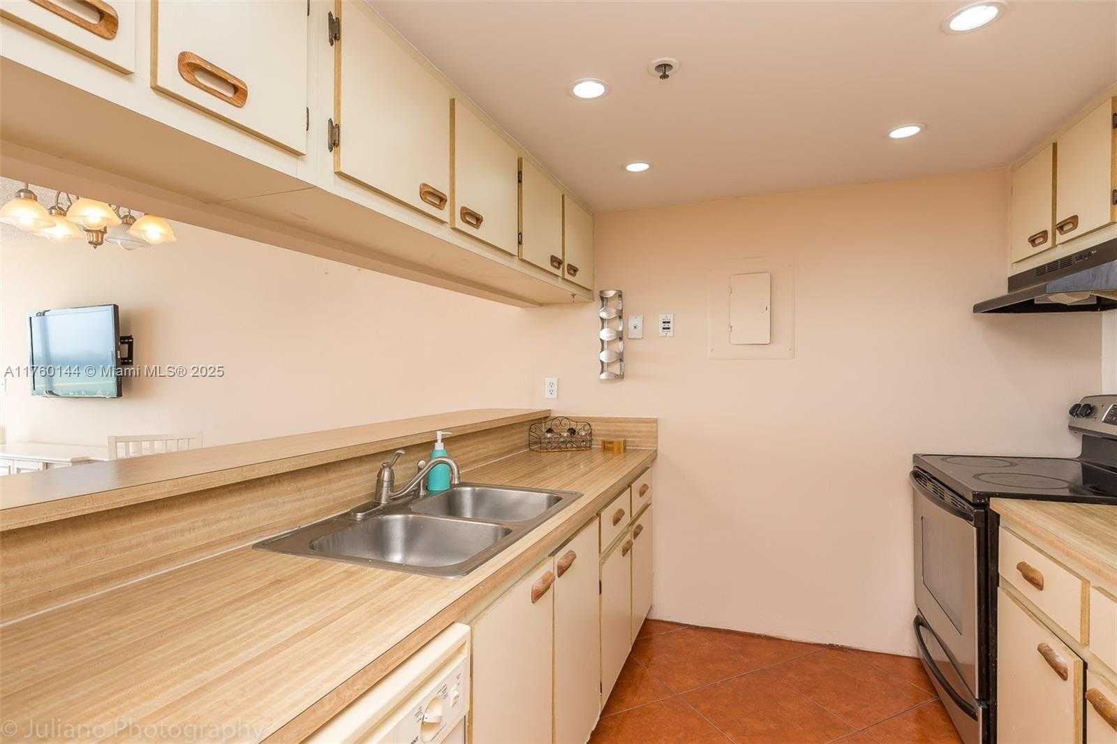 Small Image of 7601 EAST TREASURE DR #2206, North Bay Village Number 13