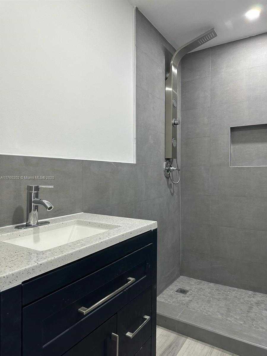Small Image of 5555 COLLINS AVE #3A, Miami Beach Number 11