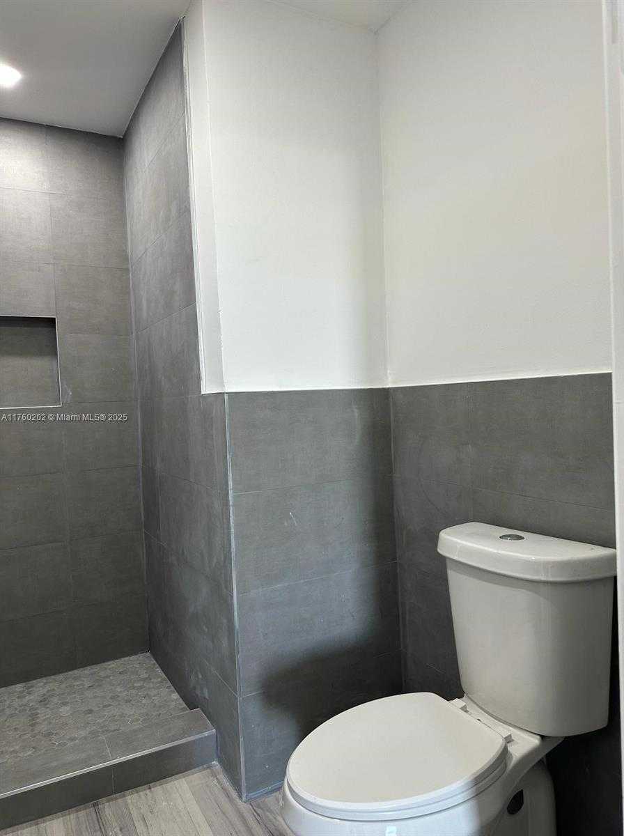 Small Image of 5555 COLLINS AVE #3A, Miami Beach Number 12