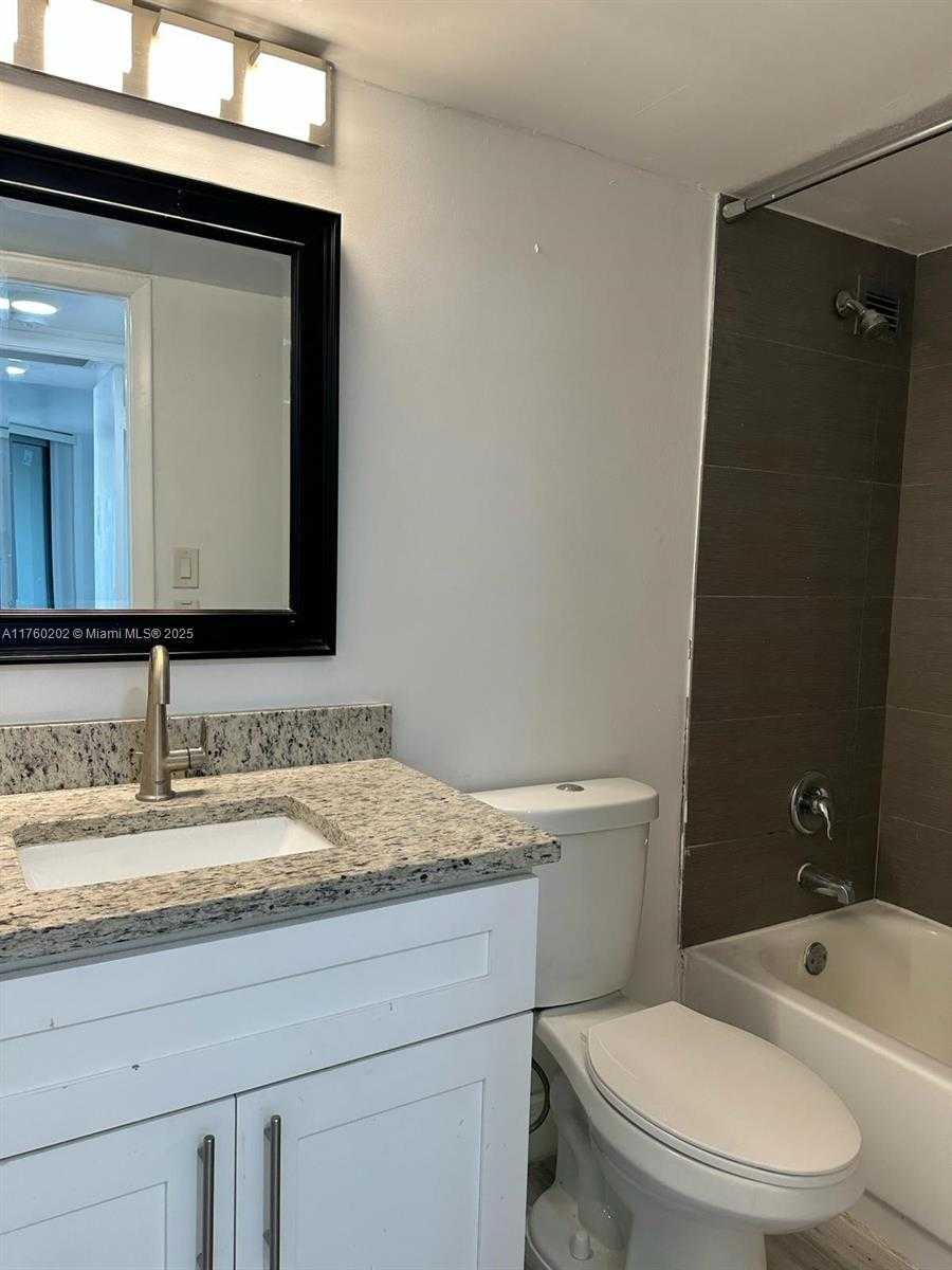 Small Image of 5555 COLLINS AVE #3A, Miami Beach Number 13
