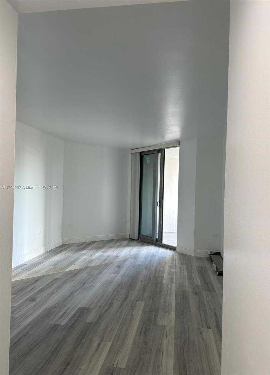Small Image of 5555 COLLINS AVE #3A, Miami Beach Number 15