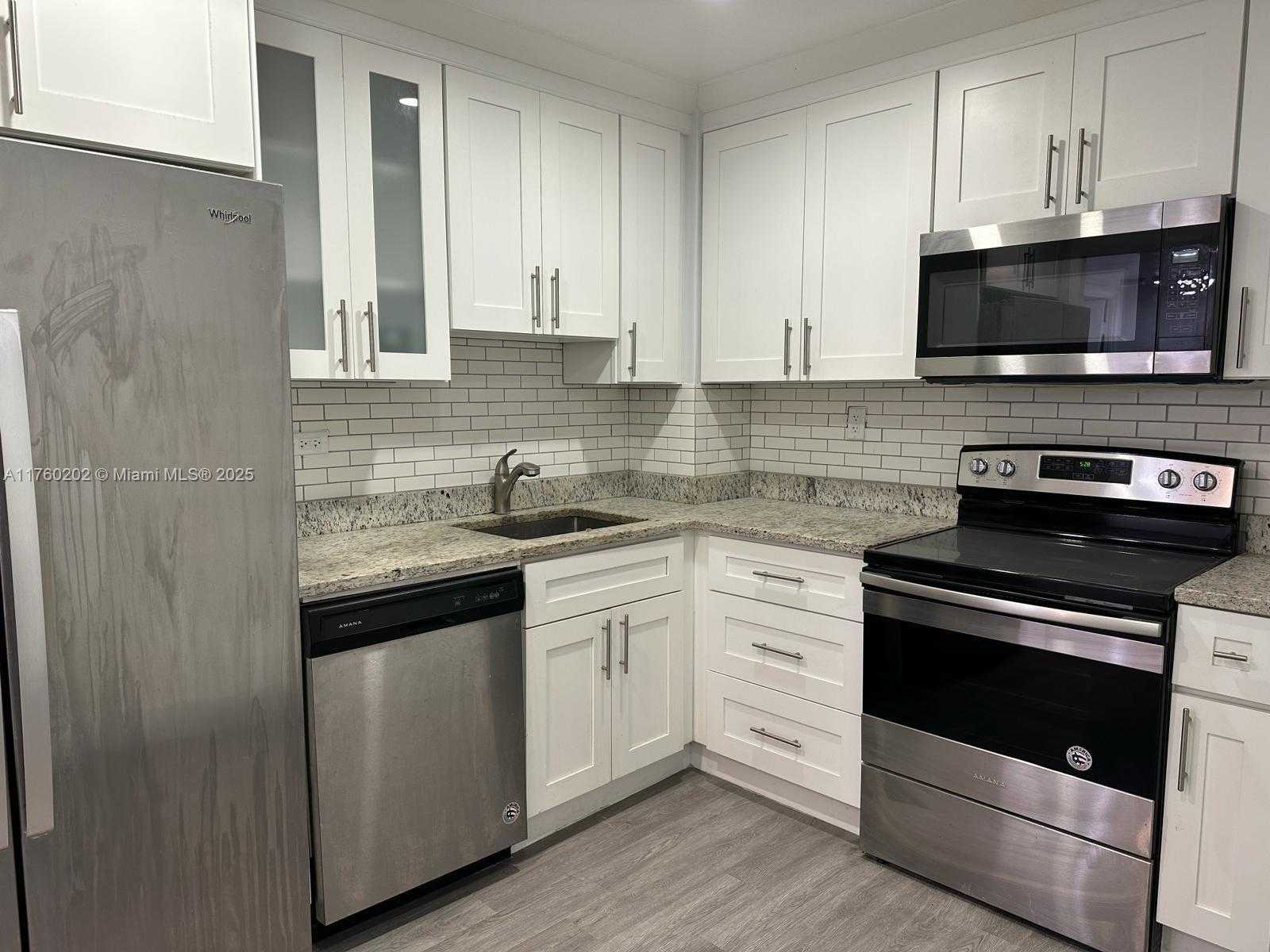 Small Image of 5555 COLLINS AVE #3A, Miami Beach Number 20