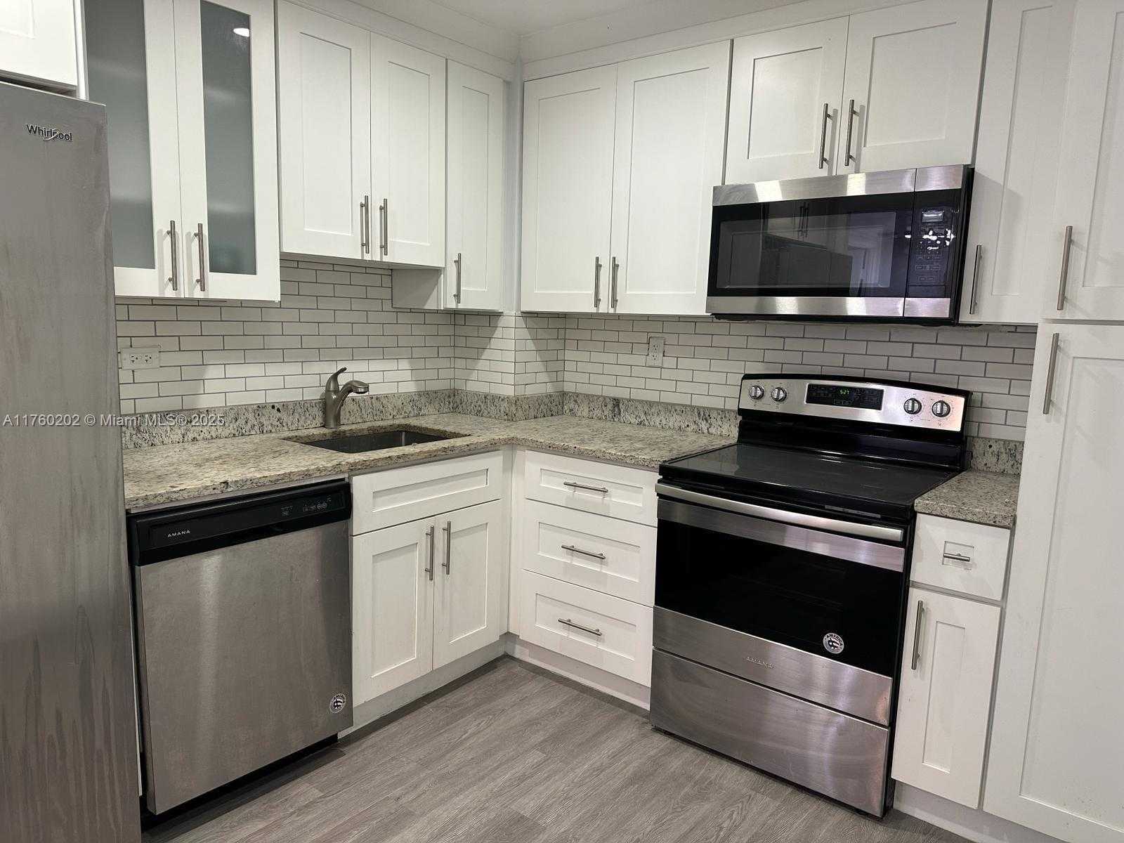Small Image of 5555 COLLINS AVE #3A, Miami Beach Number 22