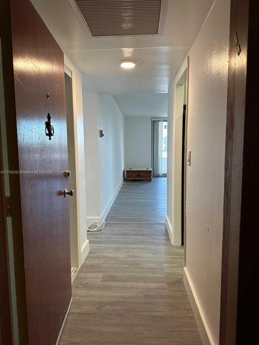 Small Image of 5555 COLLINS AVE #3A, Miami Beach Number 23