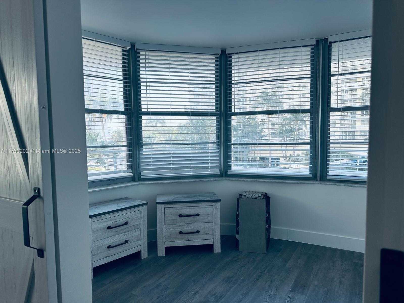 Small Image of 5555 COLLINS AVE #3A, Miami Beach Number 5