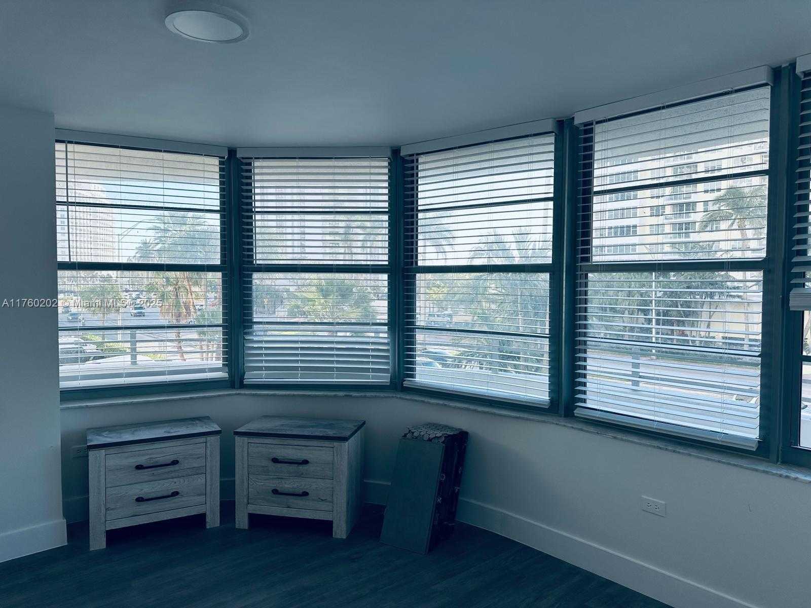 Small Image of 5555 COLLINS AVE #3A, Miami Beach Number 6