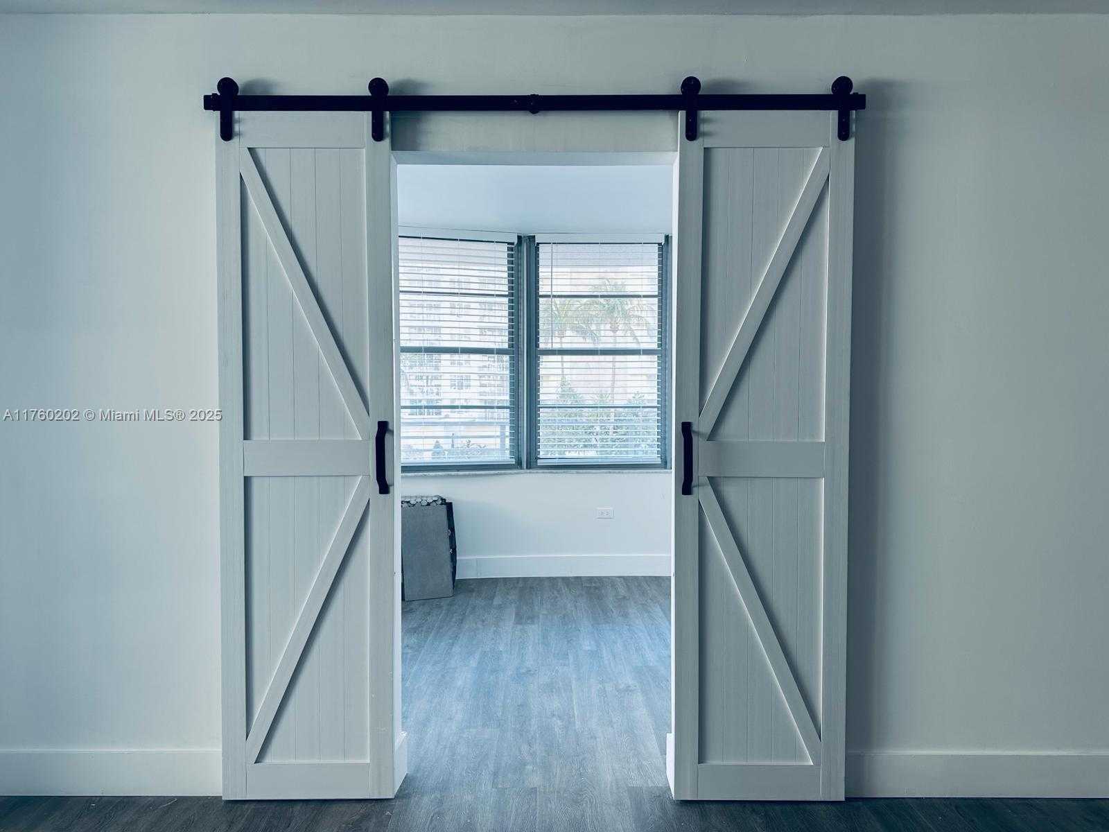 Small Image of 5555 COLLINS AVE #3A, Miami Beach Number 7