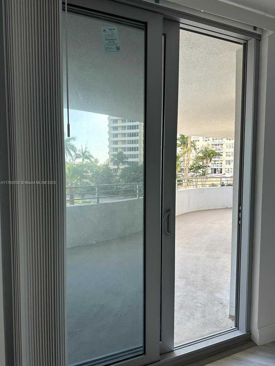 Small Image of 5555 COLLINS AVE #3A, Miami Beach Number 9