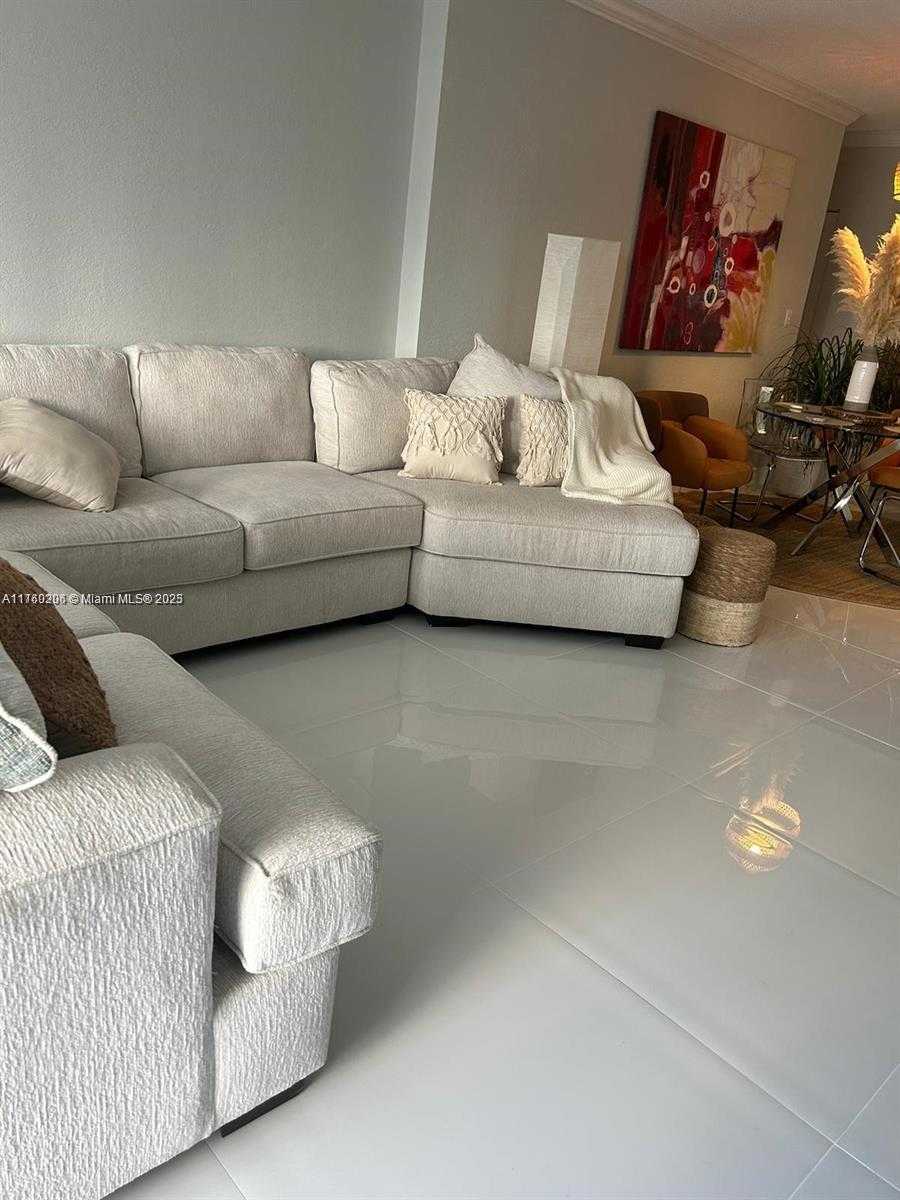 Small Image of 1985 SOUTH OCEAN DR #2B, Hallandale Beach Number 4