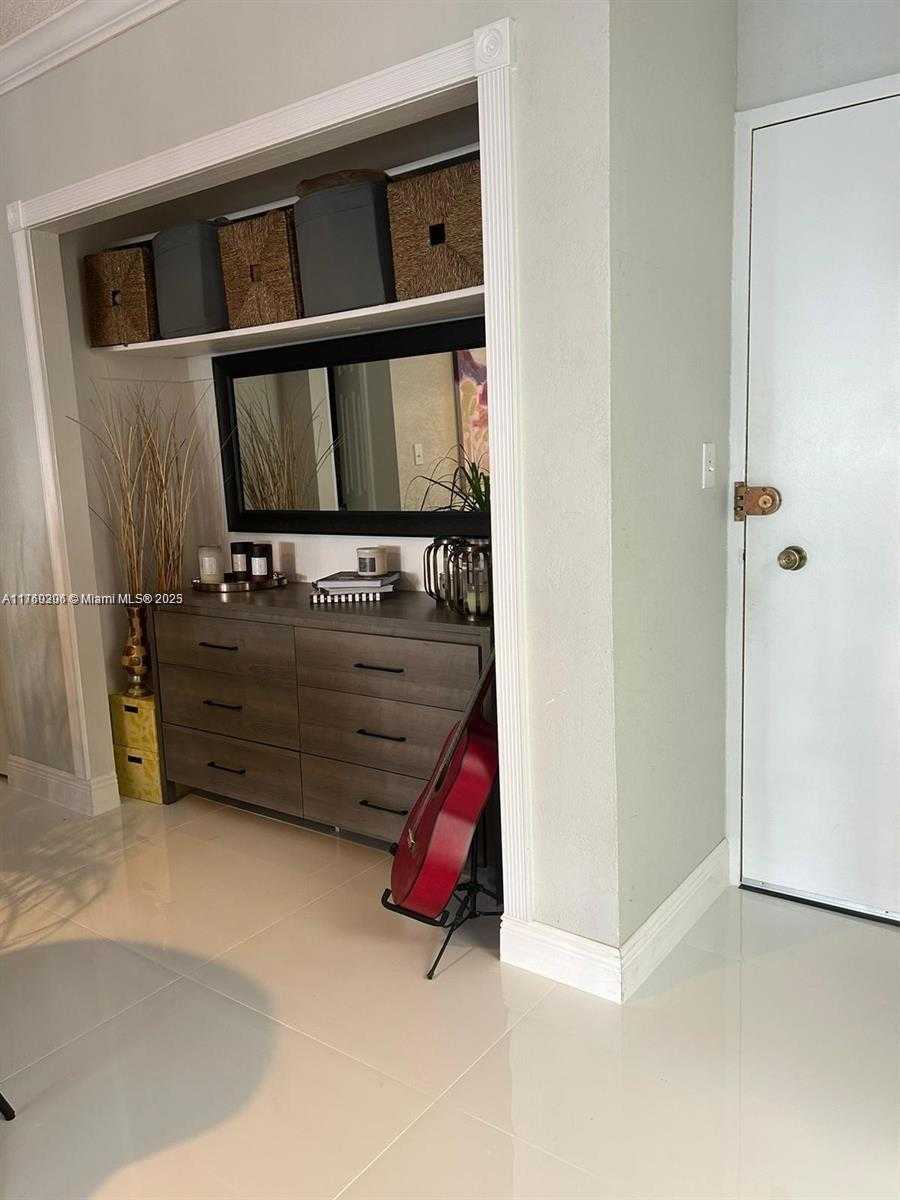 Small Image of 1985 SOUTH OCEAN DR #2B, Hallandale Beach Number 5
