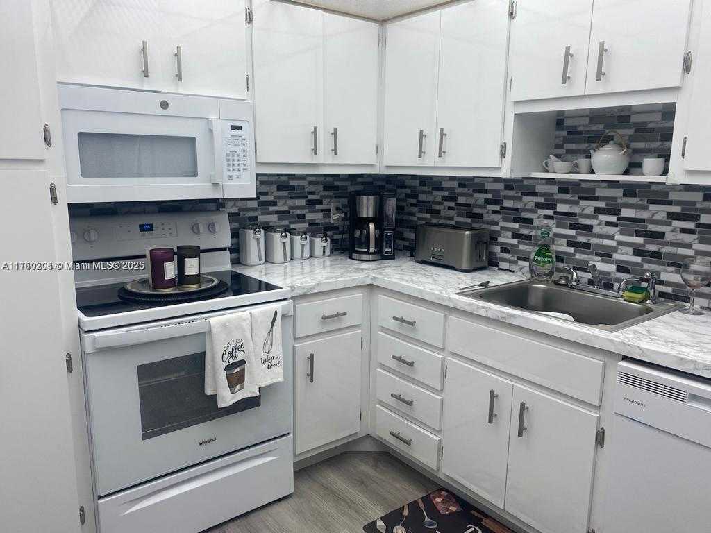 Small Image of 1985 SOUTH OCEAN DR #2B, Hallandale Beach Number 7