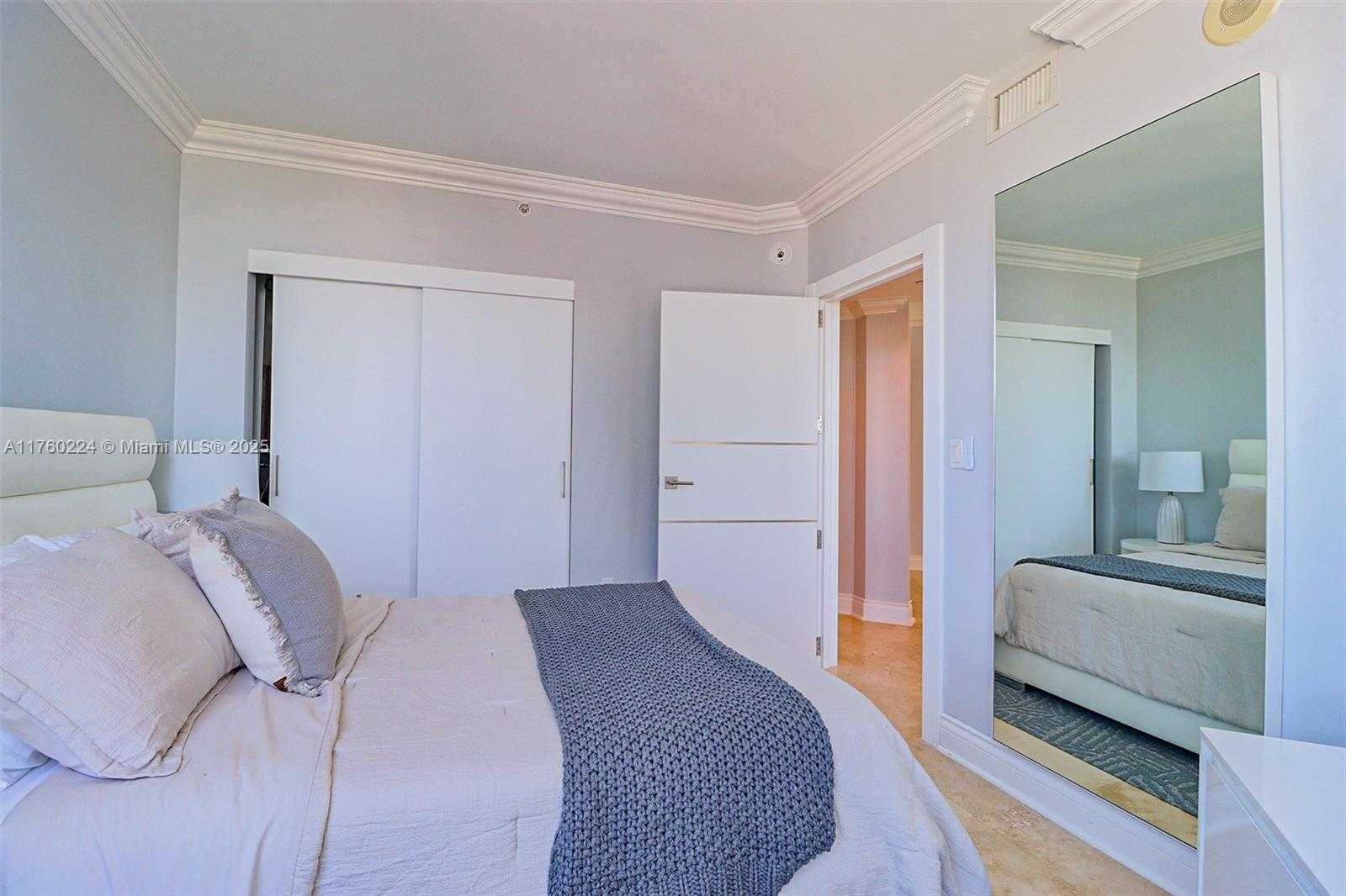 Small Image of 6365 COLLINS AVE #1903, Miami Beach Number 11