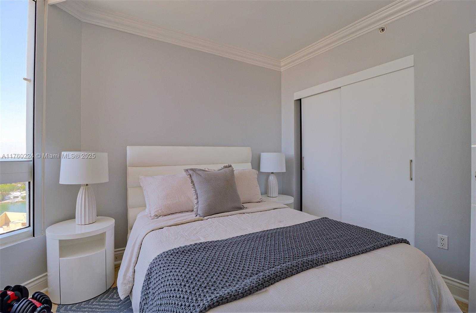 Small Image of 6365 COLLINS AVE #1903, Miami Beach Number 12