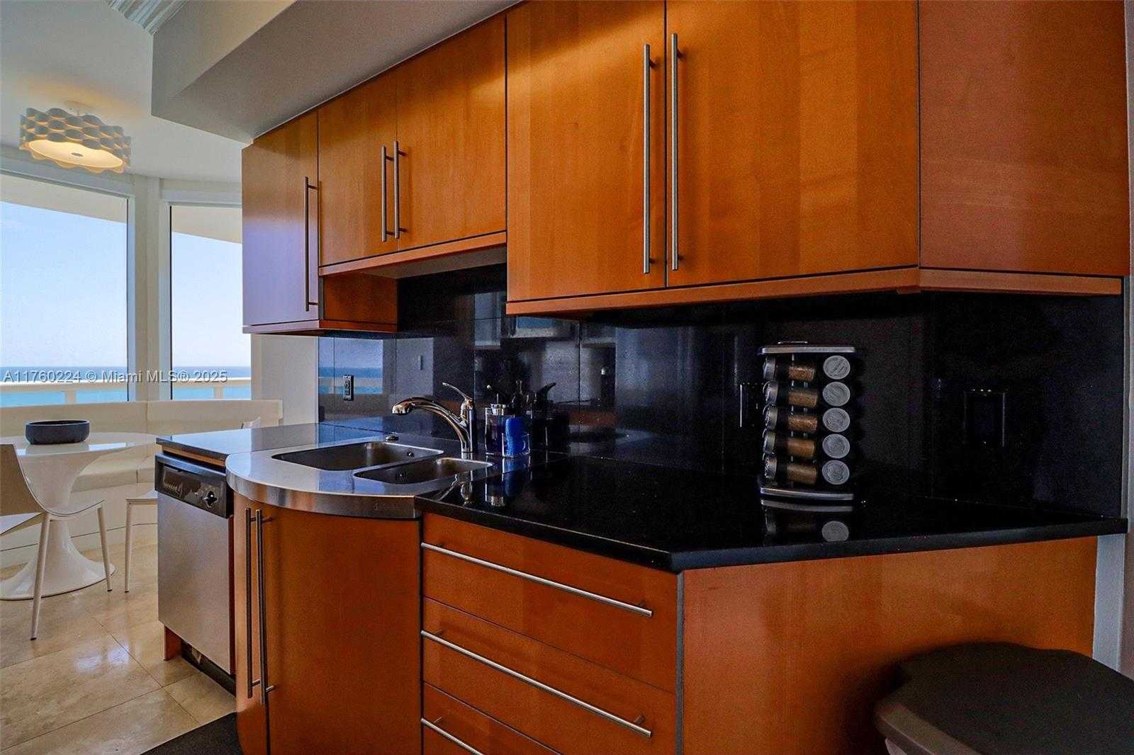 Small Image of 6365 COLLINS AVE #1903, Miami Beach Number 36