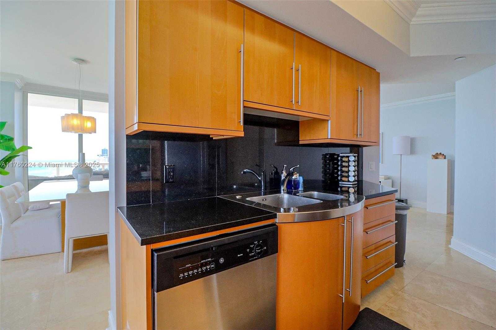 Small Image of 6365 COLLINS AVE #1903, Miami Beach Number 40