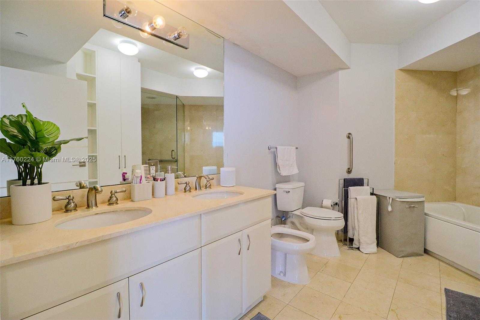 Small Image of 6365 COLLINS AVE #1903, Miami Beach Number 60