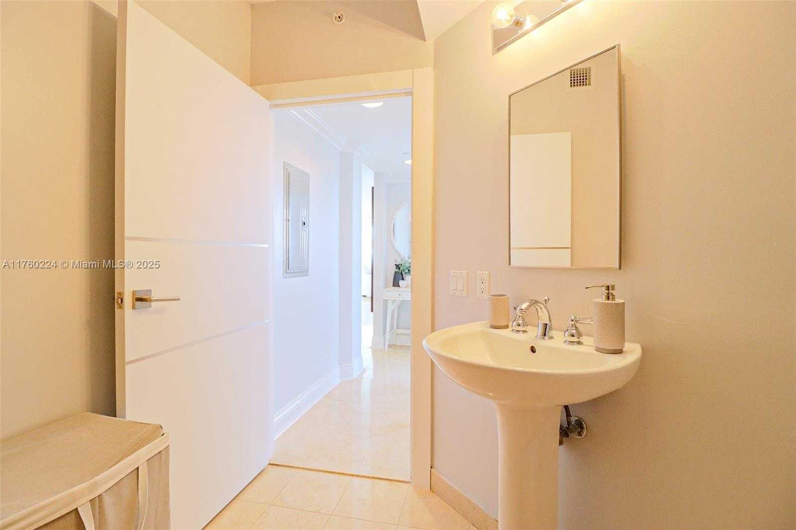 Small Image of 6365 COLLINS AVE #1903, Miami Beach Number 7