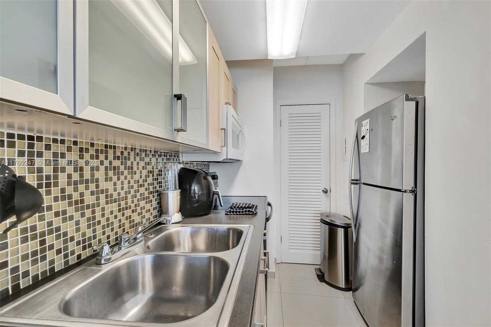 Small Image of 100 LINCOLN RD #417, Miami Beach Number 14