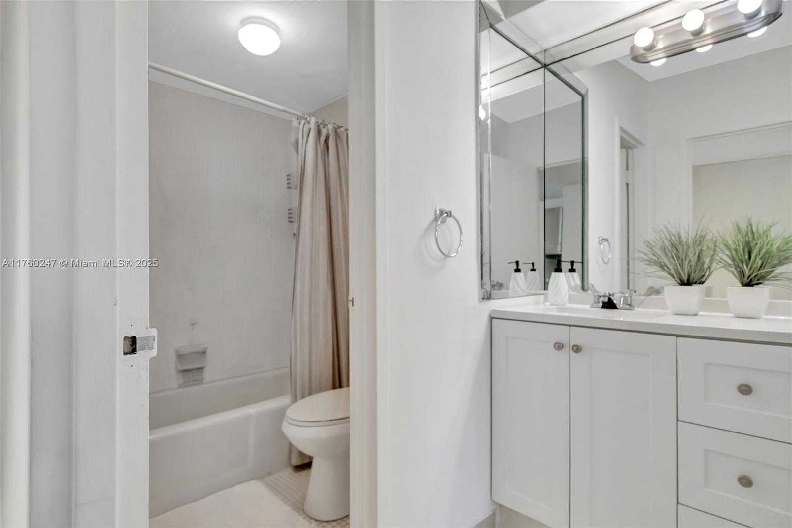 Small Image of 100 LINCOLN RD #417, Miami Beach Number 16