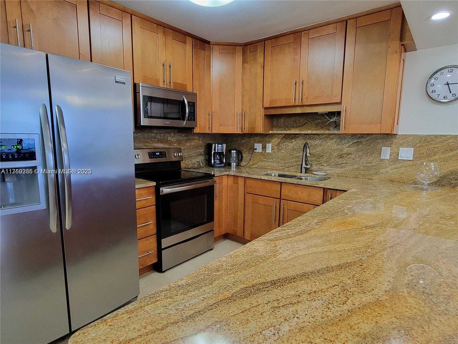 Small Image of 3725 SOUTH OCEAN DR #1008, Hollywood Number 9