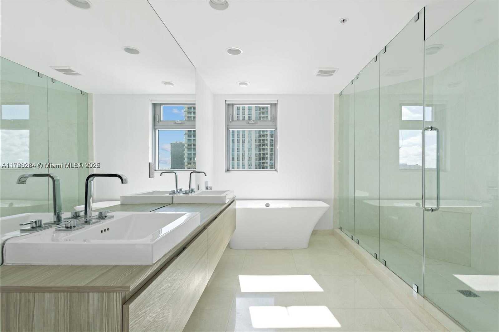 Small Image of 17301 BISCAYNE BLVD #607, North Miami Beach Number 10