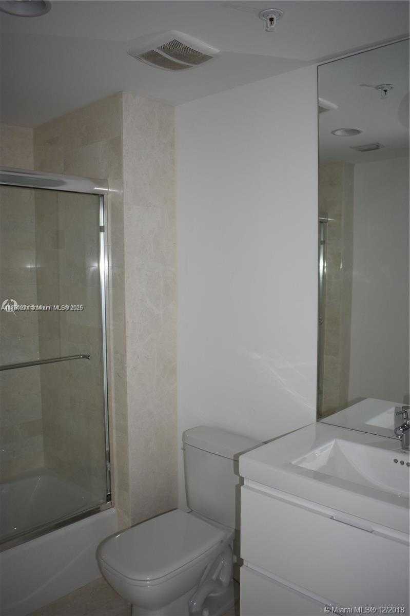 Small Image of 17301 BISCAYNE BLVD #607, North Miami Beach Number 14