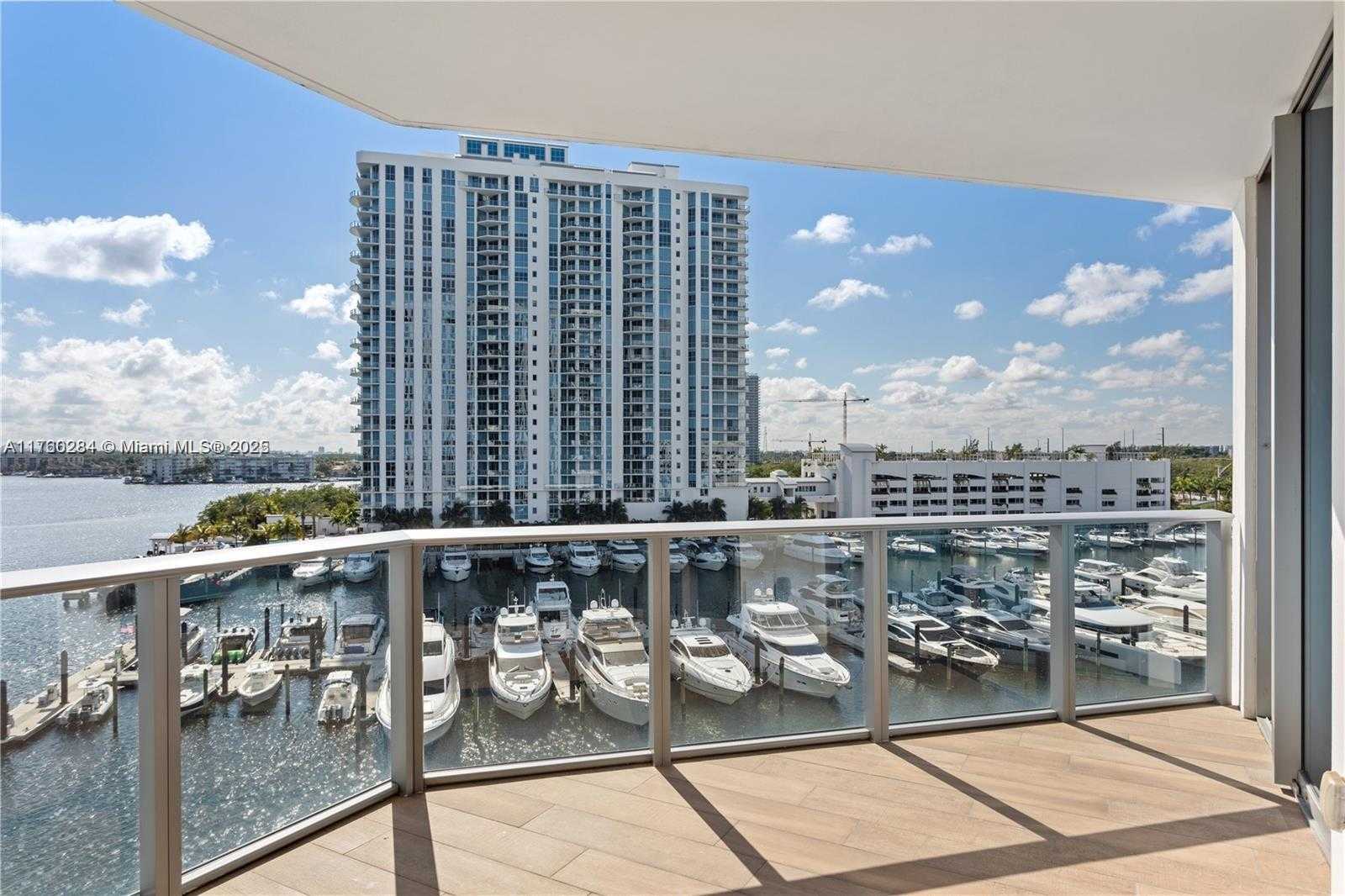 Small Image of 17301 BISCAYNE BLVD #607, North Miami Beach Number 2