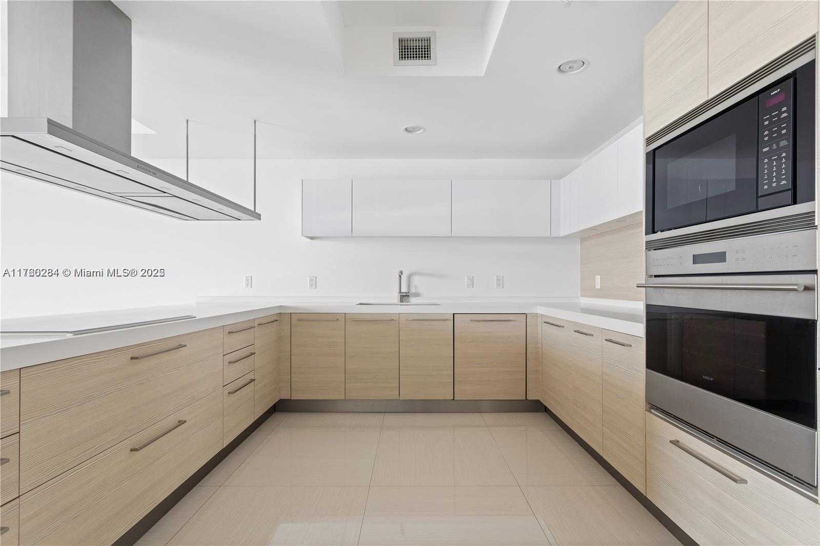 Small Image of 17301 BISCAYNE BLVD #607, North Miami Beach Number 6