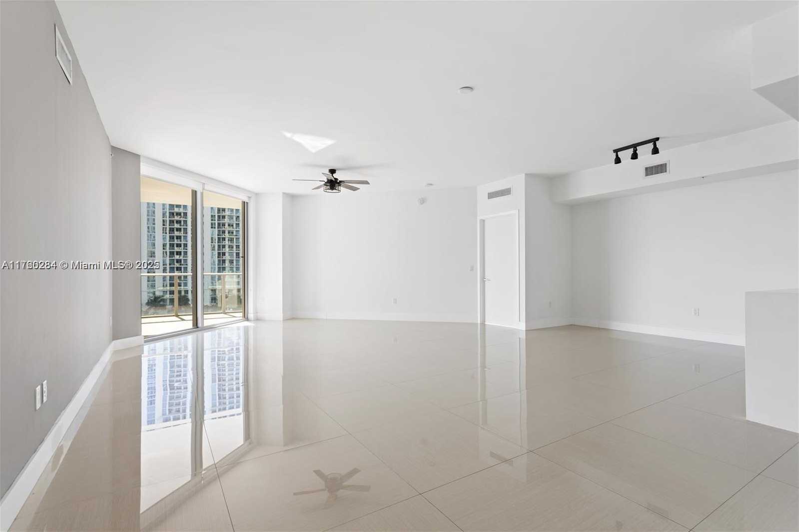 Small Image of 17301 BISCAYNE BLVD #607, North Miami Beach Number 7