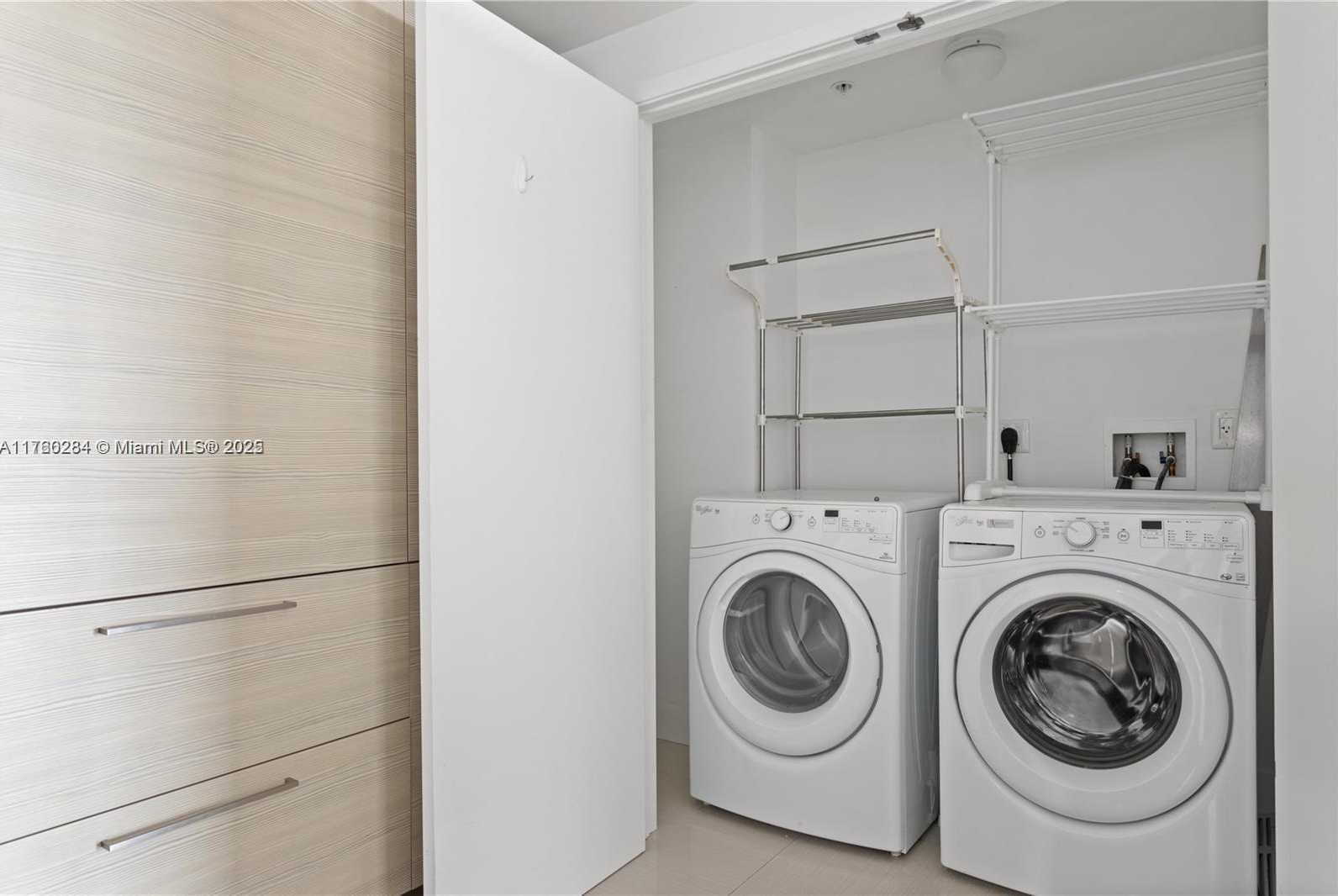 Small Image of 17301 BISCAYNE BLVD #607, North Miami Beach Number 8