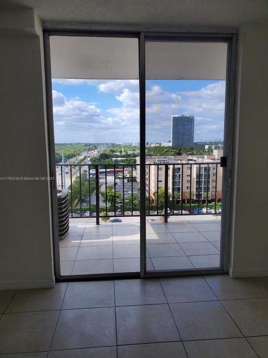 Small Image of 2903 NORTH MIAMI BEACH BLVD #1001, North Miami Beach Number 3