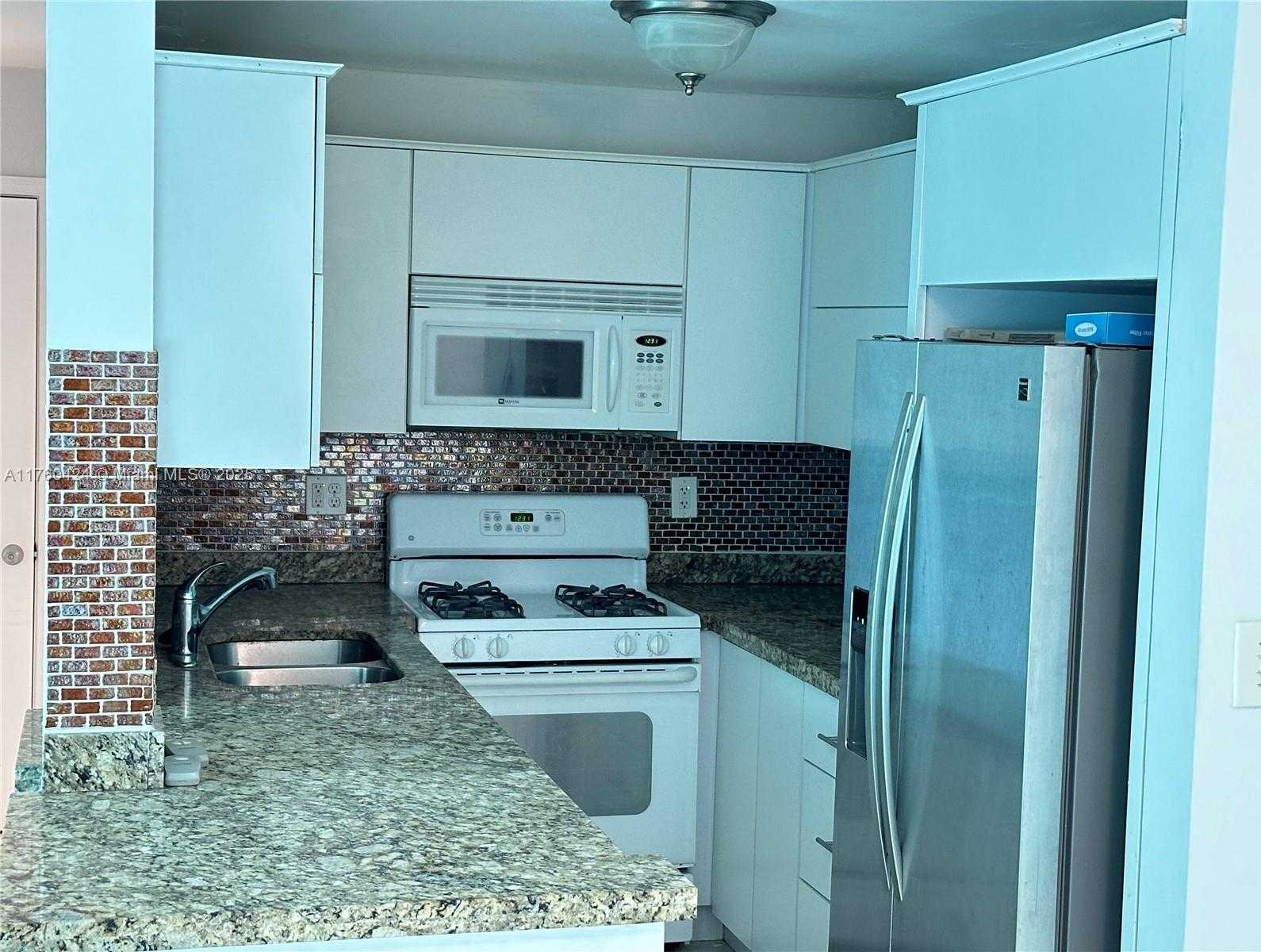 Small Image of 2201 BRICKELL AVE #46, Miami Number 4
