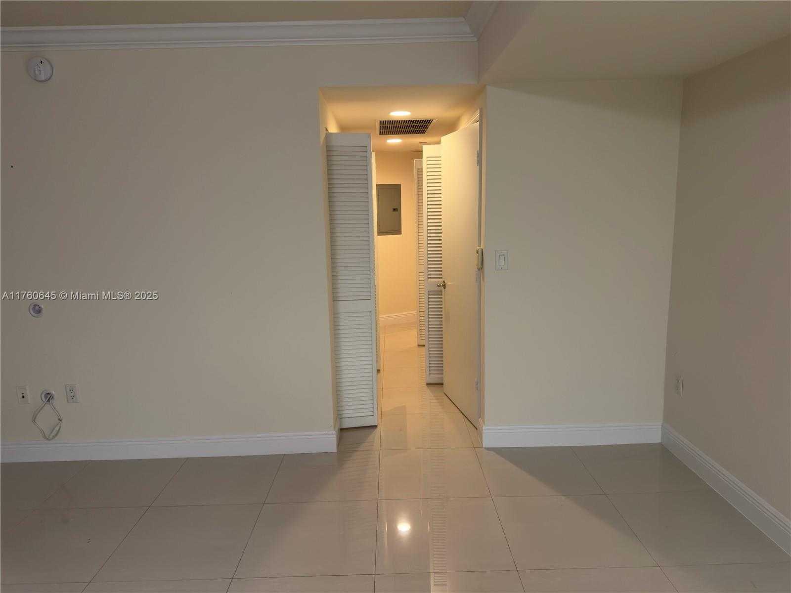 Small Image of 19501 WEST COUNTRY CLUB DR #911, Aventura Number 12
