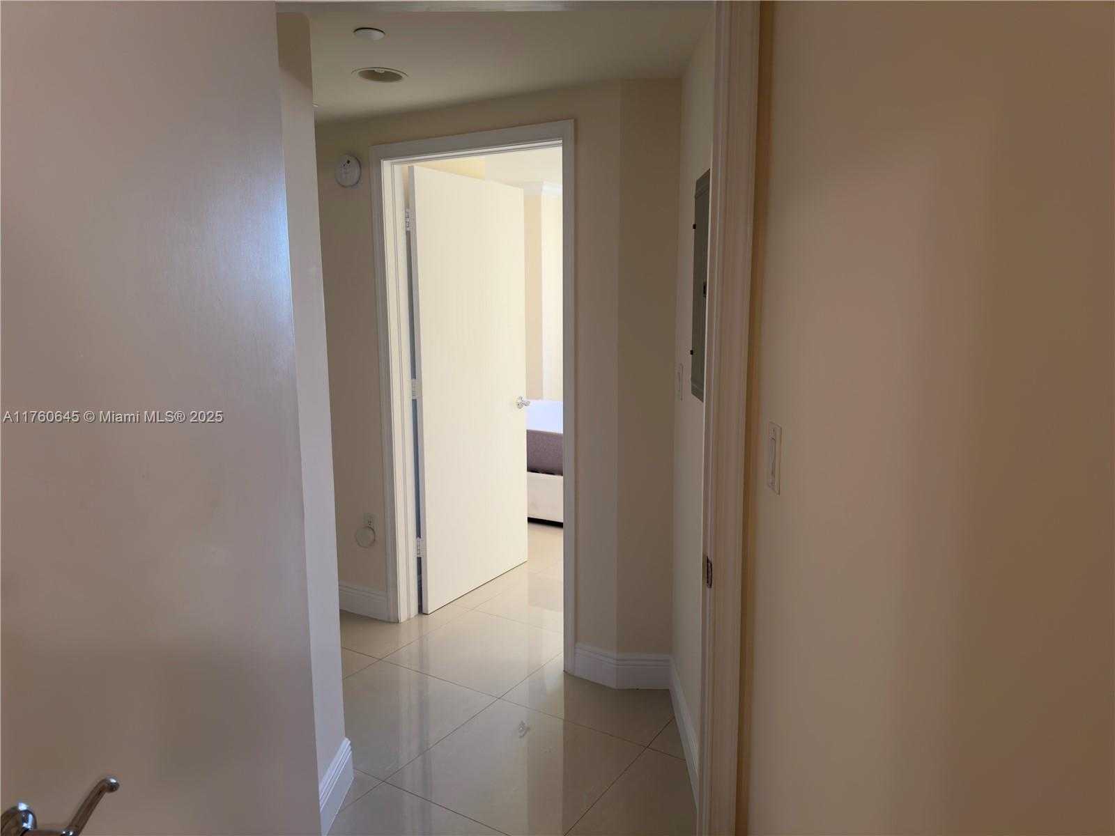Small Image of 19501 WEST COUNTRY CLUB DR #911, Aventura Number 13